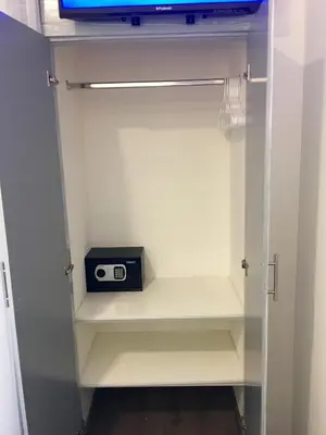 Una televisión o centro de entretenimiento en Herbal Inn Suites
