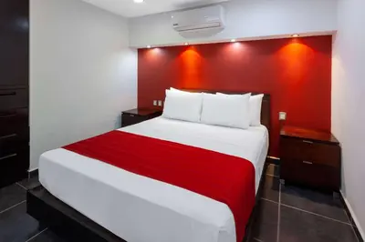 Cama o camas de una habitación en Ramada by Wyndham Acapulco Hotel & Suites