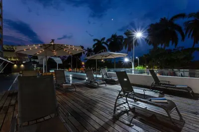 Plano de Ramada by Wyndham Acapulco Hotel & Suites