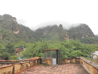 Vista general de una montaña o vista desde the country house