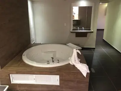 Un baño de Hotel & Villas 7