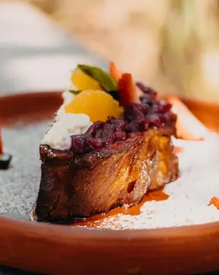 Comida en o cerca de este hotel