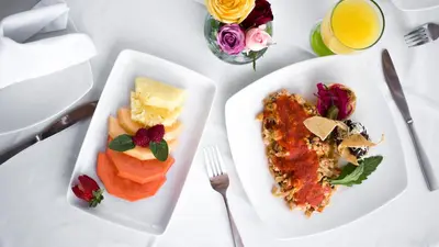 Comida en o cerca de este hotel