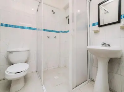 Un baño de Hotel Puerto Inn