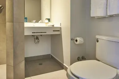 Un baño de City Express Junior by Marriott Tuxtepec