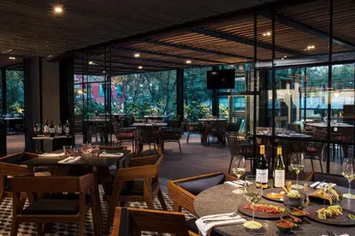 Comida en o cerca de este hotel