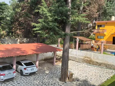Edificio en el que se encuentra el lodge
