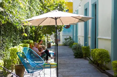 Jardín al aire libre en Gente de Más Bnb