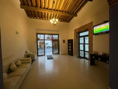 Una televisión o centro de entretenimiento en Hotel Santa Julia