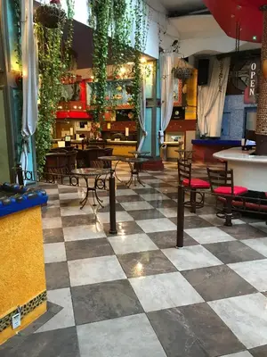 Un restaurante o sitio para comer en Hotel Club del Sol Acapulco by NG Hoteles