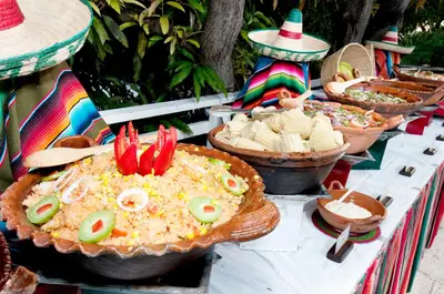Comida en o cerca de este hotel