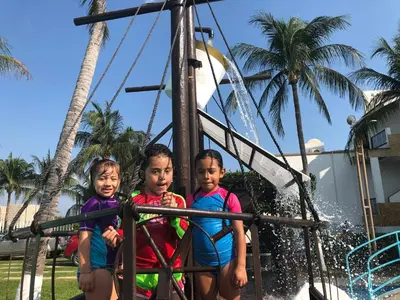 Niños alojados en Hotel Villa Murano