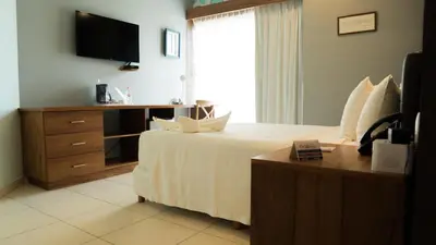 Una televisión o centro de entretenimiento en Hotel Clipperton