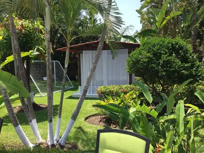 Jardín al aire libre en Residencia Jacarandas