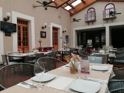 Un restaurante o sitio para comer en Hotel San Francisco Tlaxcala