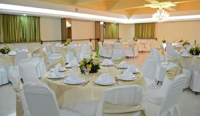 Un restaurante o sitio para comer en Hotel Mar y Tierra