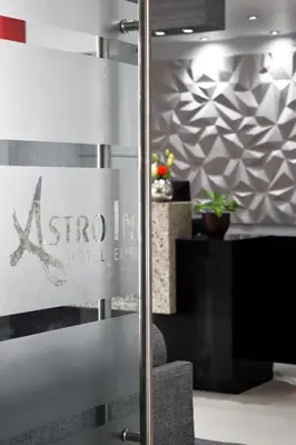 Certificado, premio, señal o documento que está expuesto en Astro Inn Hotel Express