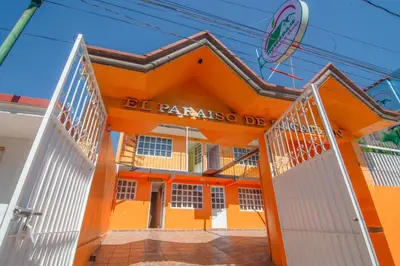 Edificio en el que se encuentra el hostal o pensión