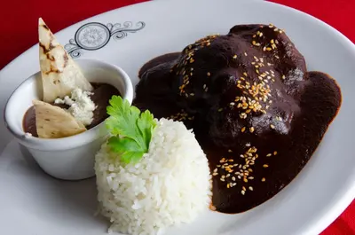 Comida en o cerca de este hotel