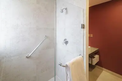 Un baño de City Centro by Marriott Oaxaca