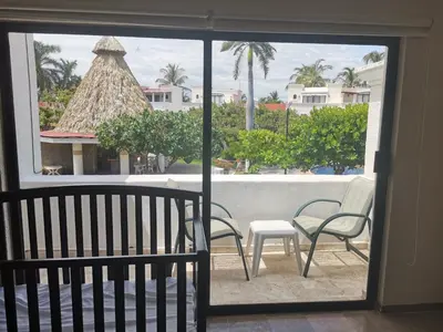 Un balcón o terraza de Villa Privada ubicada en el campo de Golf del Hotel Vidanta Mayan Palace