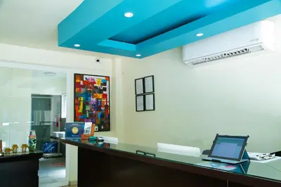 Una televisión o centro de entretenimiento en Relax Inn Suites