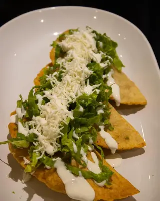 Comida en o cerca de este hotel