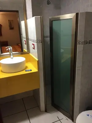 Un baño de Hotel Plaza Crystal