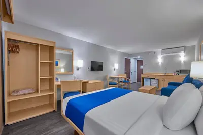 Una televisión o centro de entretenimiento en City Express by Marriott Puebla Angelopolis