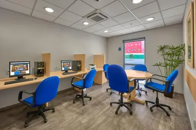 Una televisión o centro de entretenimiento en City Express by Marriott Puebla Angelopolis