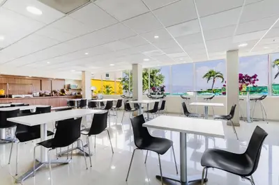 Un restaurante o sitio para comer en City Express by Marriott Tuxtla Gutiérrez