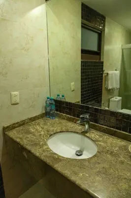 Un baño de La Casona de los Gómez