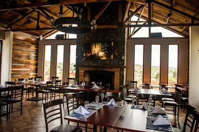 Un restaurante o sitio para comer en Hotel Cacaxtla