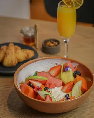 Comida en o cerca de este hotel