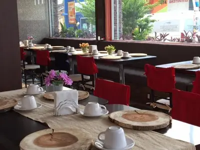 Un restaurante o sitio para comer en Hotel San Miguel, en el Centro - Desayuno Incluido