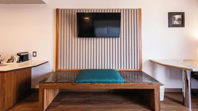 Una televisión o centro de entretenimiento en Holiday Inn Orizaba by IHG