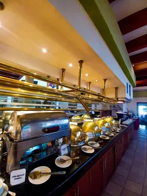 Comida en o cerca de este hotel