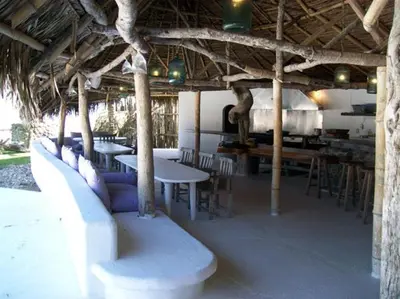 Un restaurante o sitio para comer en Hotel Azucar, Monte Gordo, a Member of Design Hotels
