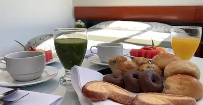 Comida en o cerca de este hotel