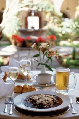 Comida en o cerca de este hotel