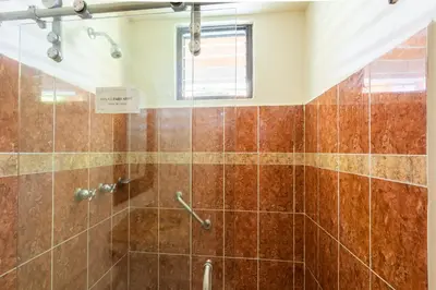 Un baño de Hotel Ángel Inn