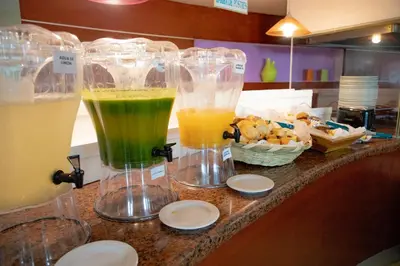 Comida en o cerca de este hotel