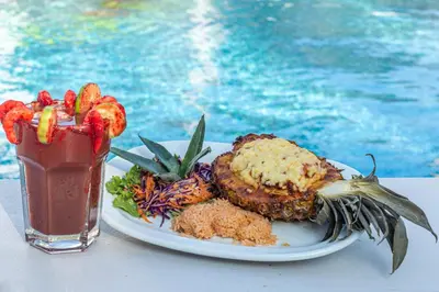 Comida en o cerca de este hotel