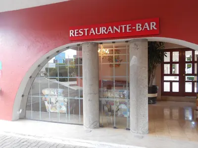 Certificado, premio, señal o documento que está expuesto en Hotel Puente Real