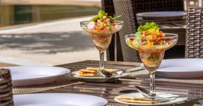 Comida en o cerca de este hotel