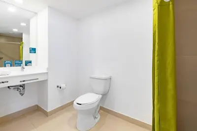 Un baño de City Express Junior by Marriott Veracruz Aeropuerto