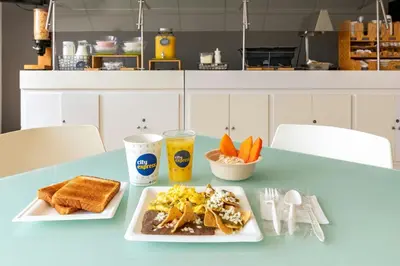 Comida en o cerca de este hotel
