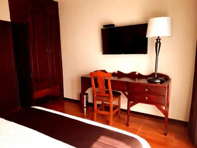 Una televisión o centro de entretenimiento en Hotel Boutique La Albertina