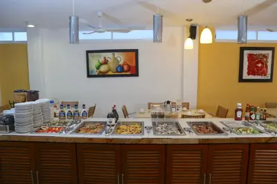 Comida en o cerca de este hotel