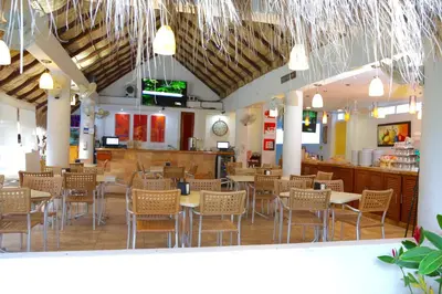 Un restaurante o sitio para comer en Hotel Alikar